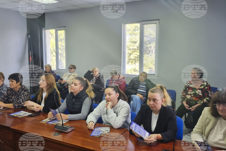 БТА: Трудовите договори и заемите се превалутират автоматично, посочиха от КЗП на среща с граждани в Омуртаг
