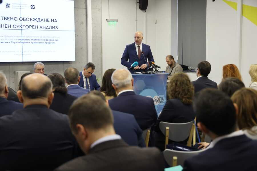 Премиерът Росен Желязков: Няма данни за спекулативно повишаване на цените във връзка с въвеждането на еврото