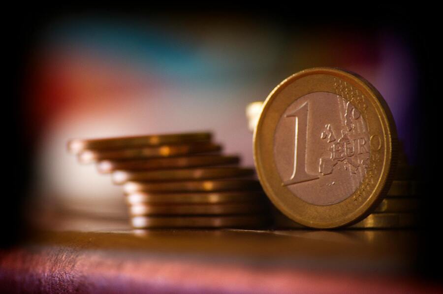 Капитал: Преминаването към еврото - как ще стане и колко ще струва