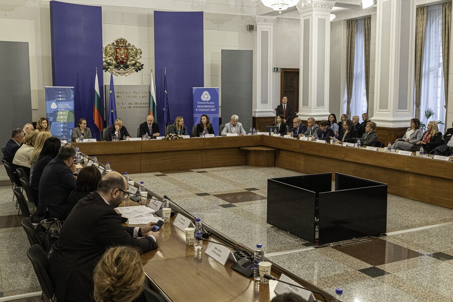 Подобряването на финансовата грамотност на българските граждани  ще помогне и в борбата с дезинформацията за еврозоната