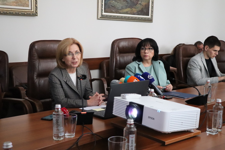 Ministry of Finance Presents Results from Nationally Representative Surveys of Citizens’ and Businesses’ Attitudes towards Euro Introduction in Bulgaria