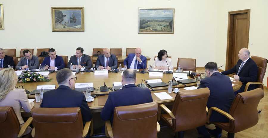 Допълнителни мерки срещу необоснованото покачване на цените, повишаване на санкциите и допълнителни гаранции за защитата на потребителите предлага правителството с промени в Закона за въвеждане на еврото